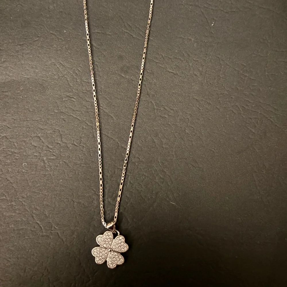 Baublebar White GP Stainless Steel Four Leaf Clover Pendant 18" Chain Necklace - Picture 10 of 13